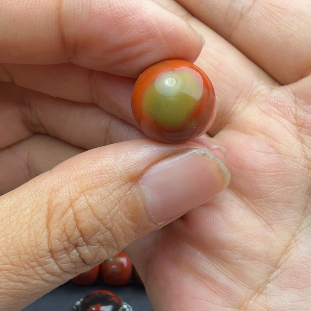 阳***光颈饰未镶嵌南红玛瑙