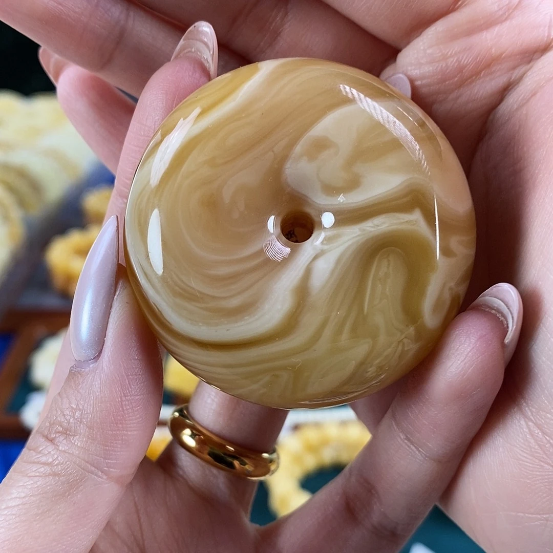 琥珀未镶嵌珠宝奇石38.06 浓蜡拉丝扣子