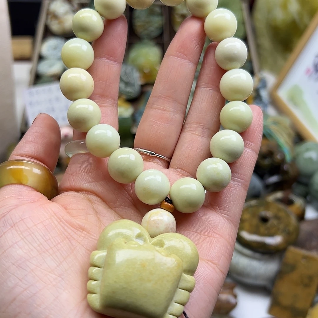 岫玉未镶嵌颈饰辽阳手持一套