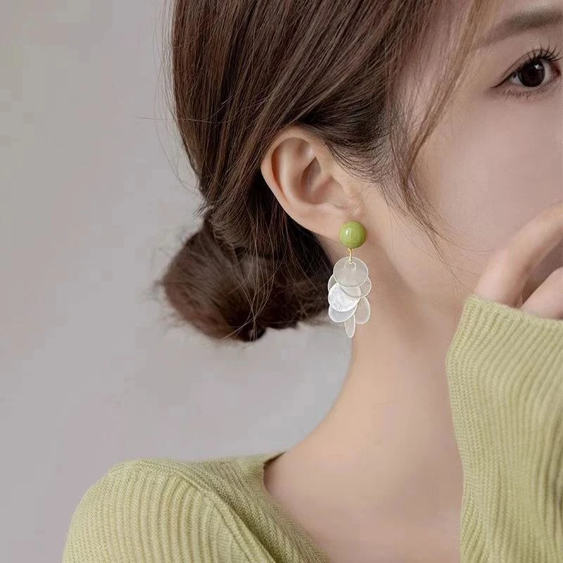 铜合金耳饰 夏季牛油果绿园珠花瓣耳钉清新小众简约气质百搭耳饰