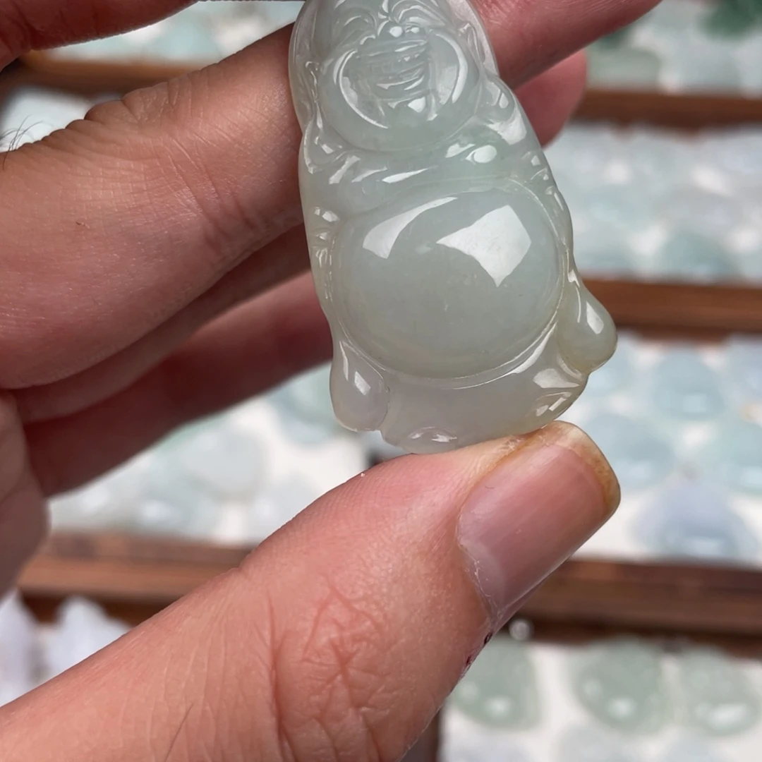 翡翠未镶嵌颈饰佛公
