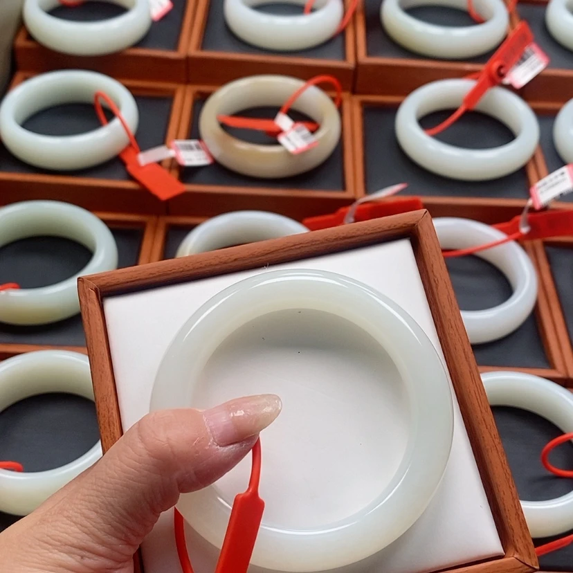 【闪购商品】未镶嵌手镯和田玉