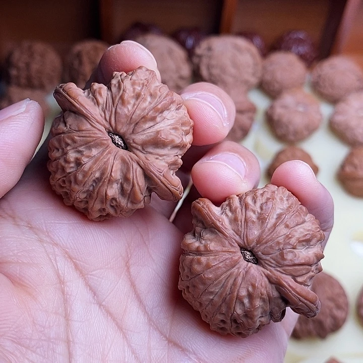 【闪购商品】文玩核桃吊坠37血麒麟
