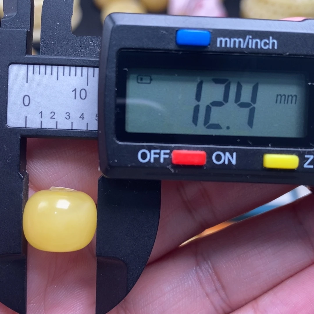 蜜蜡未镶嵌珠宝奇石