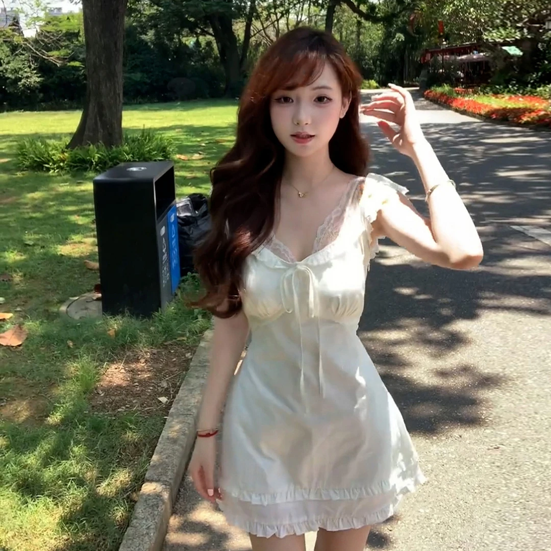 法式v领小飞袖白色吊带连衣裙子女夏2025新款气质小个子显瘦短裙