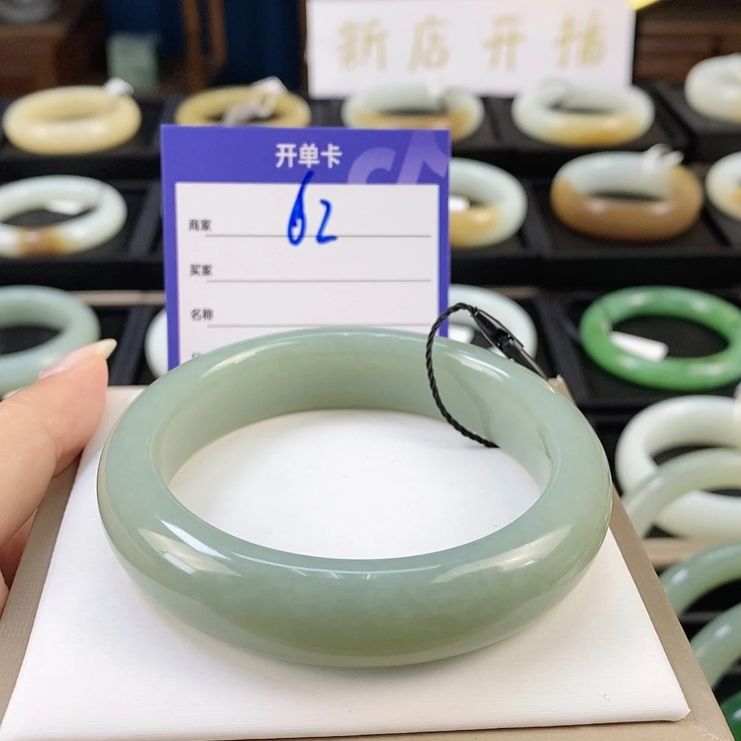 未镶嵌手镯和田玉往**风