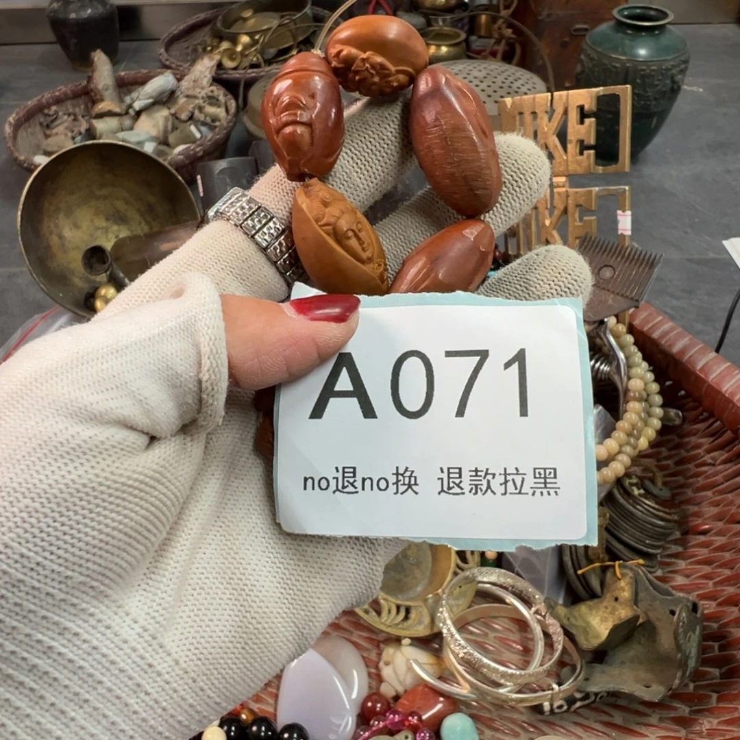 胡***虎大叶紫檀（黑酸枝木类）