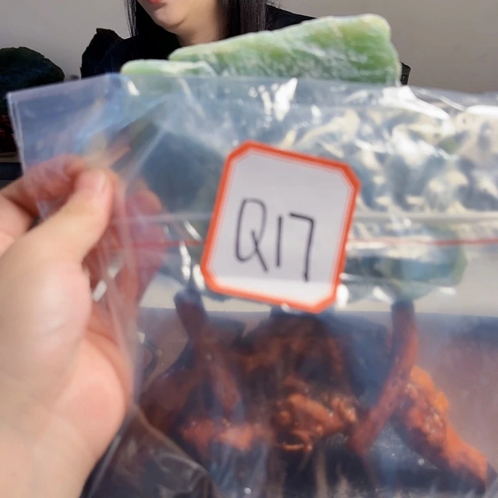 蛇纹石玉未镶嵌手镯人**戏