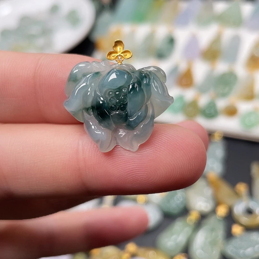 翡翠18K金镶嵌颈饰莲花