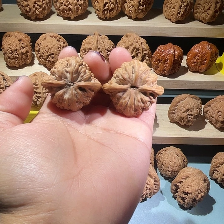 承德密纹红玛瑙核桃吊坠36