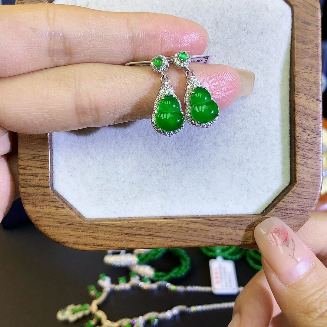 翡翠耳饰银S925镶嵌天然翡翠葫芦耳钉