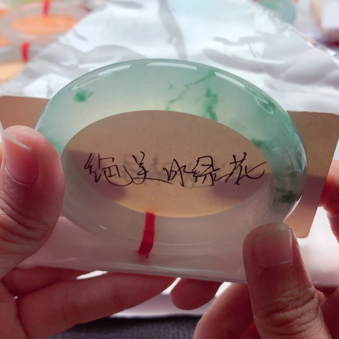 翡翠未镶嵌手镯56冰起胶白底飘绿花零毛孔绝美A