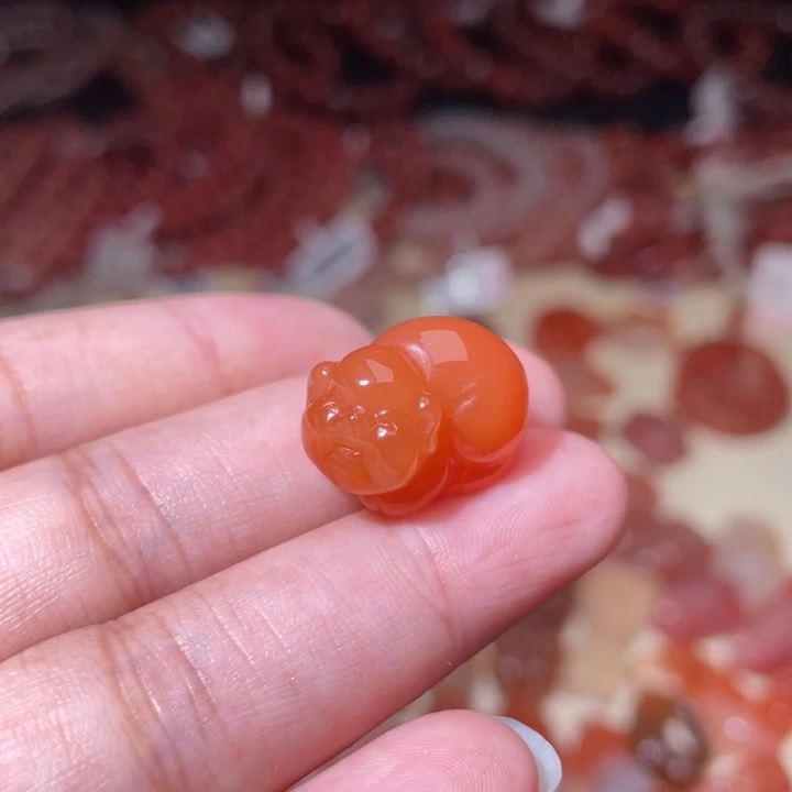 南红玛瑙小猪吊坠孔未镶嵌558