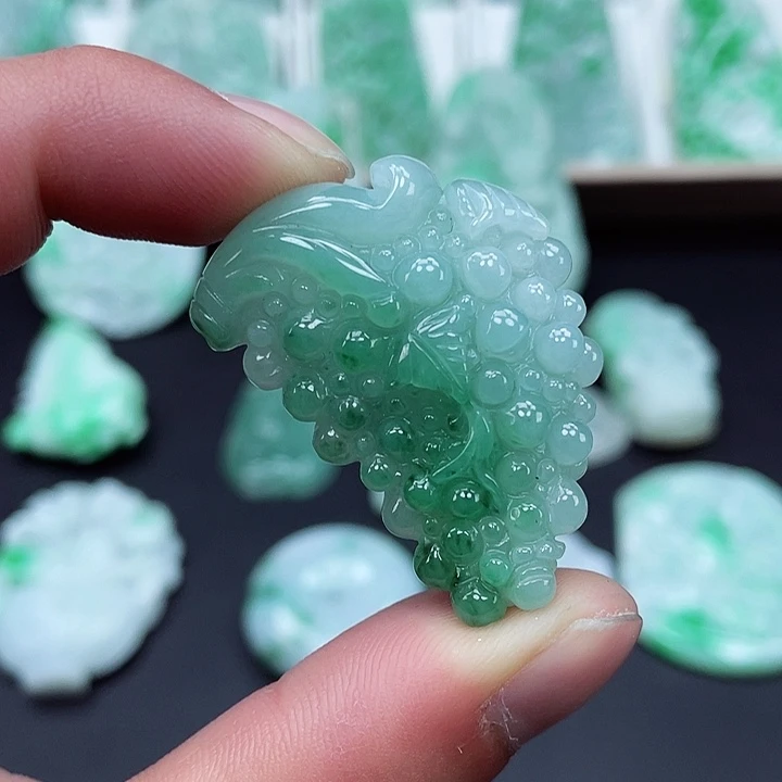 翡翠颈饰未镶嵌翡翠吊坠