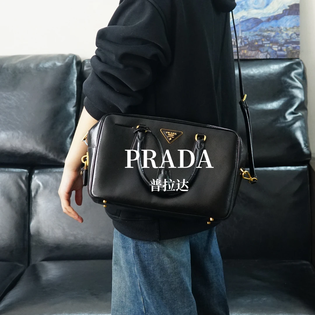 95新 Prada/普拉达 黑金斜挎包/FYKH12423048/3048