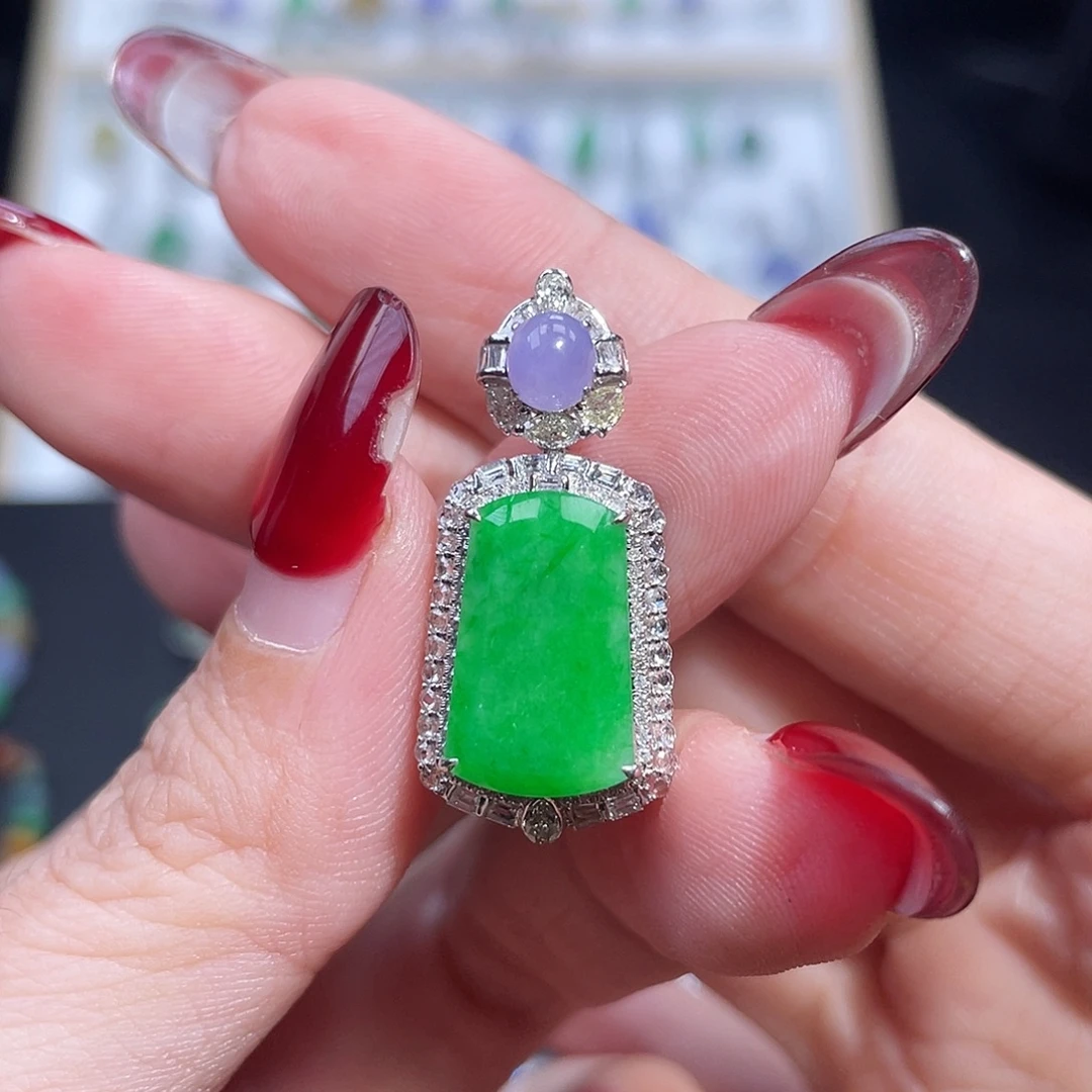 翡翠18K金镶嵌颈饰