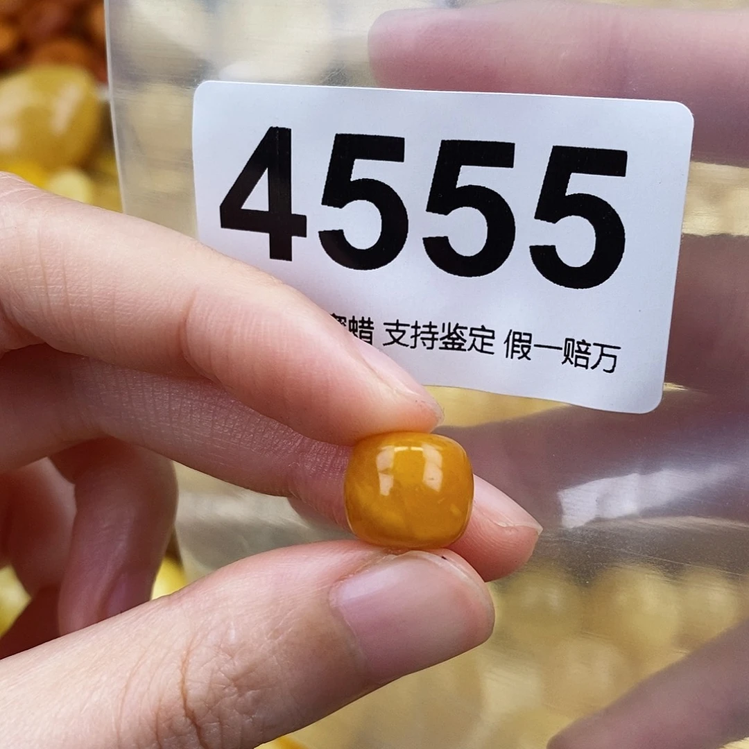 小****蜜蜡未镶嵌珠宝奇石11.9