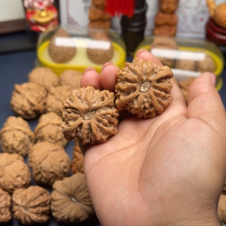 文玩核桃把件。***许龙门涧