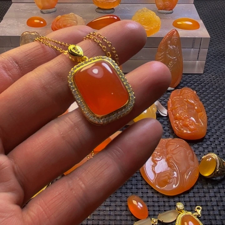 戒****石英质玉未镶嵌旦面