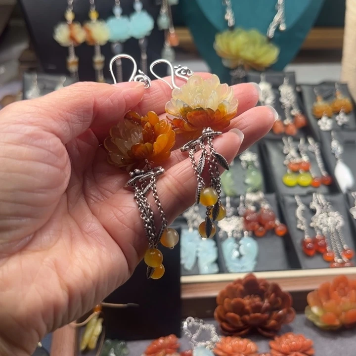 蛇纹石玉耳饰未镶嵌蝶*•