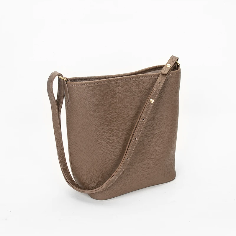 大蚁象头层牛皮水桶包单肩包