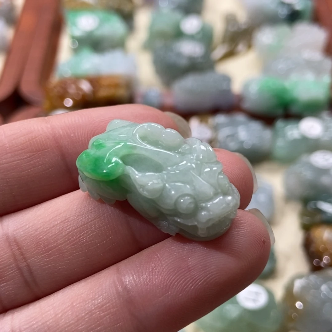 翡翠颈饰未镶嵌貔貅