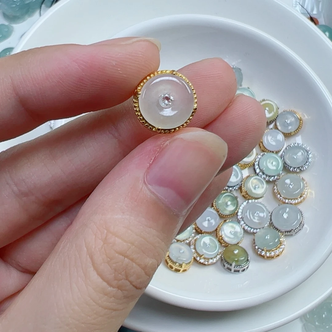 卷***卷翡翠散珠平安扣潘多拉一个，封底