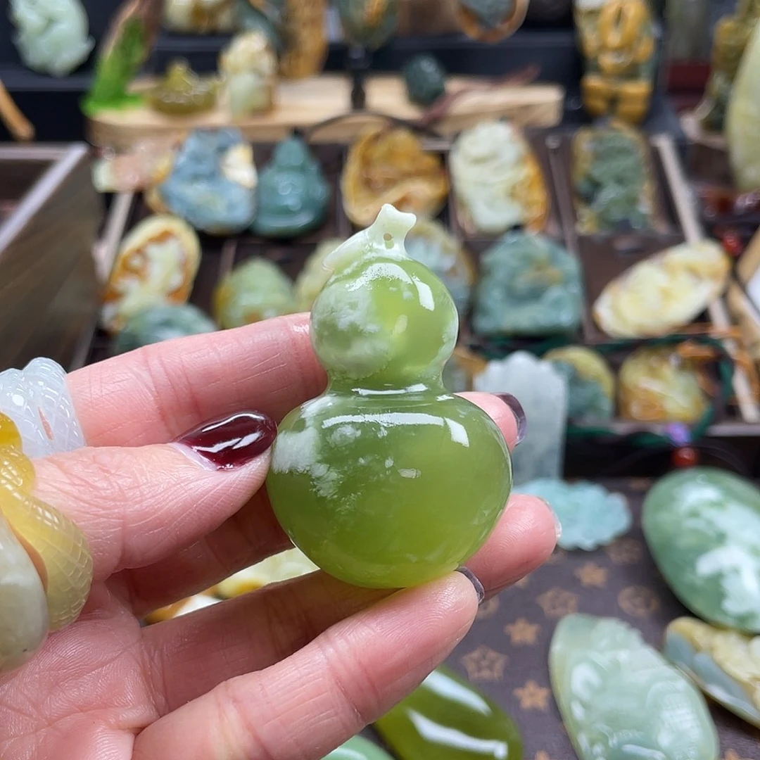 蛇纹石玉颈饰未镶嵌盛**年岫玉青提葫芦