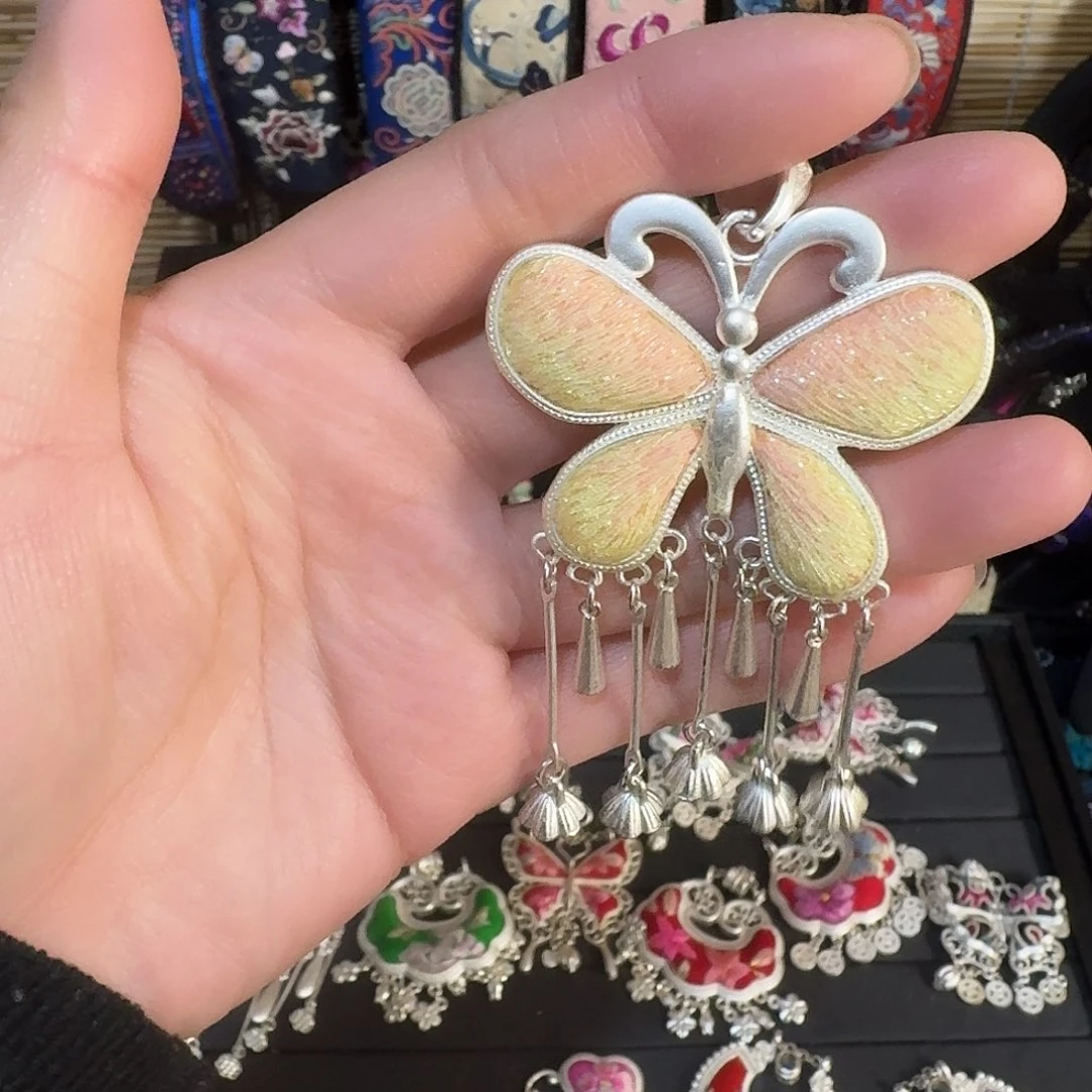 织绣民族风刺绣吊坠