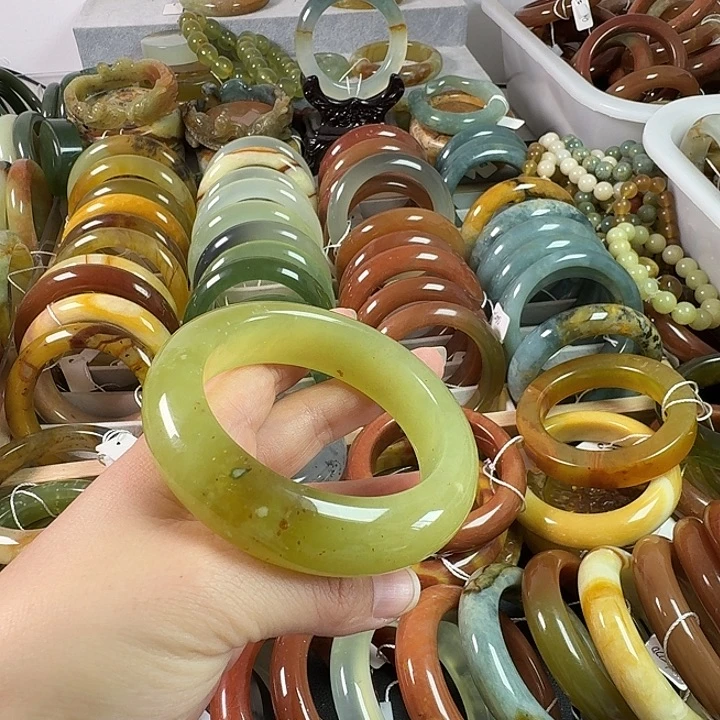 蛇纹石玉未镶嵌手镯