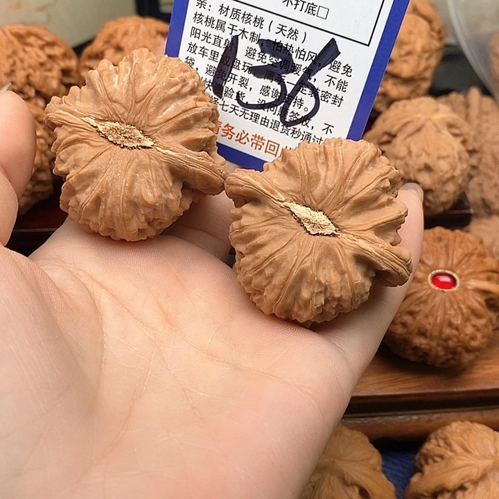 独***云桃核吊坠白狮子头46