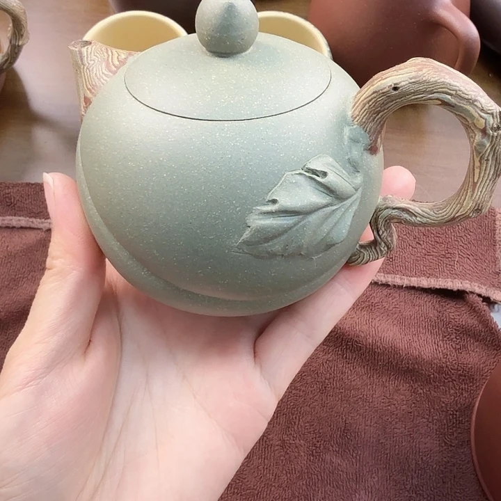 茶壶紫砂230cc绞泥寿桃