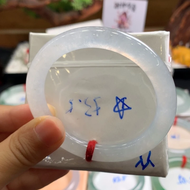 翡翠手镯未镶嵌7号必拍起光