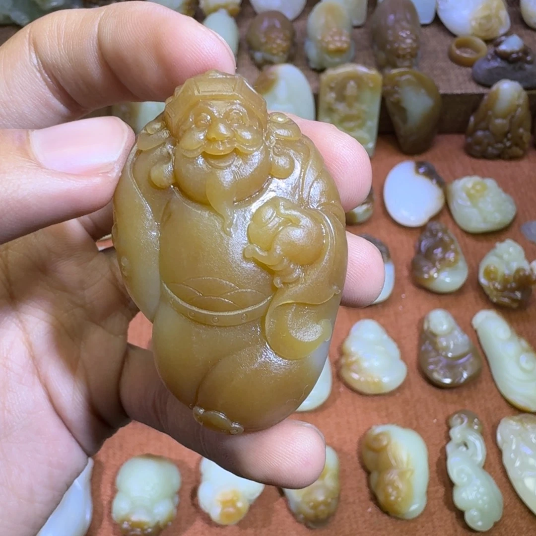 独***侠和田玉未镶嵌颈饰