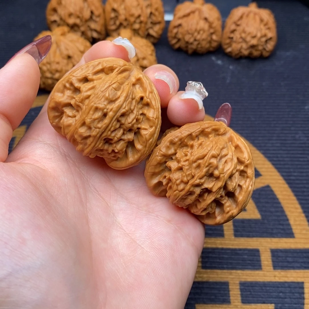 我***静文玩核桃吊坠白狮子