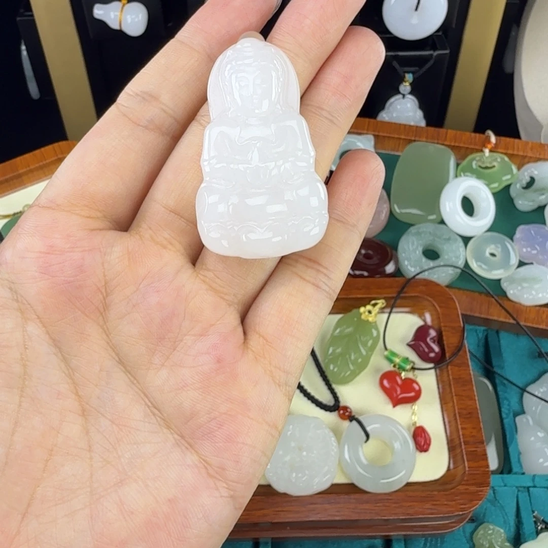 石英质玉未镶嵌颈饰