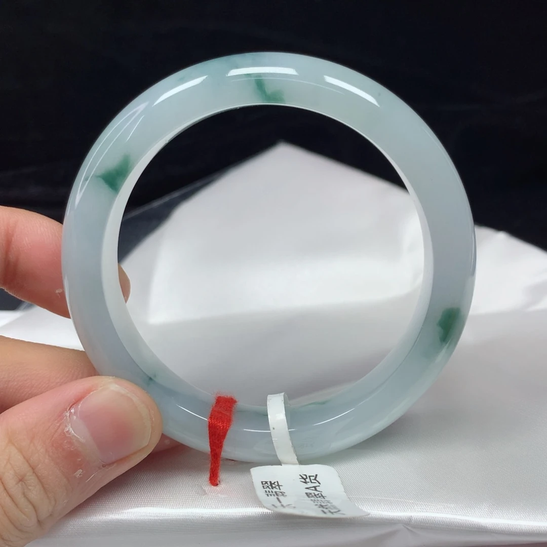 翡翠手镯（圆镯）未镶嵌54.6