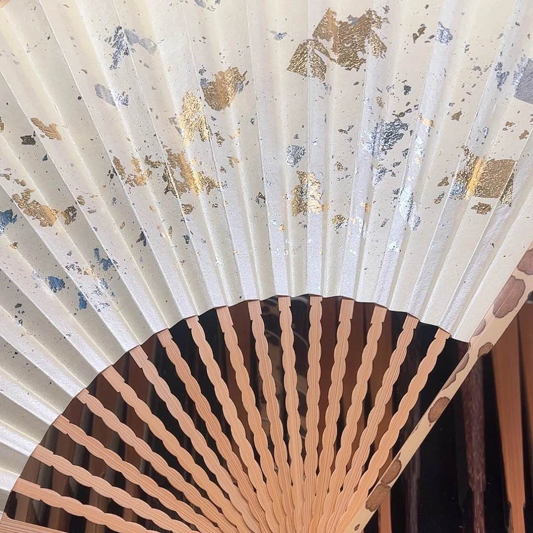 扇子白撒龙鳞梅妃。