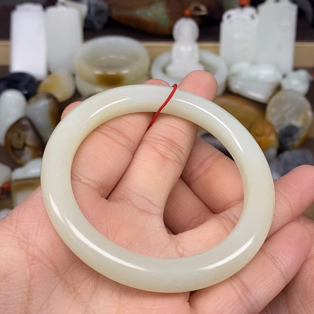 和田玉未镶嵌手镯