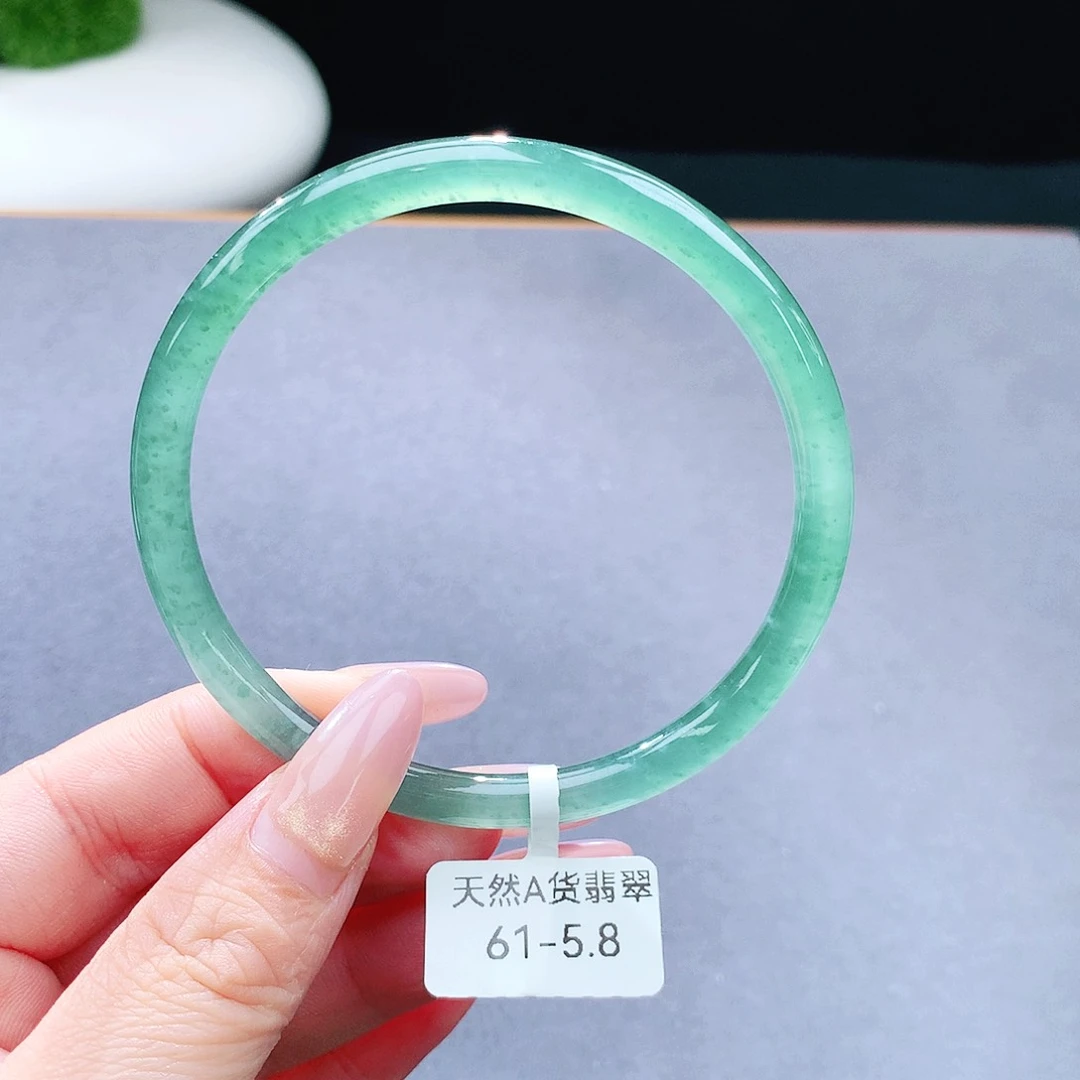 未镶嵌手镯（圆镯）翡翠