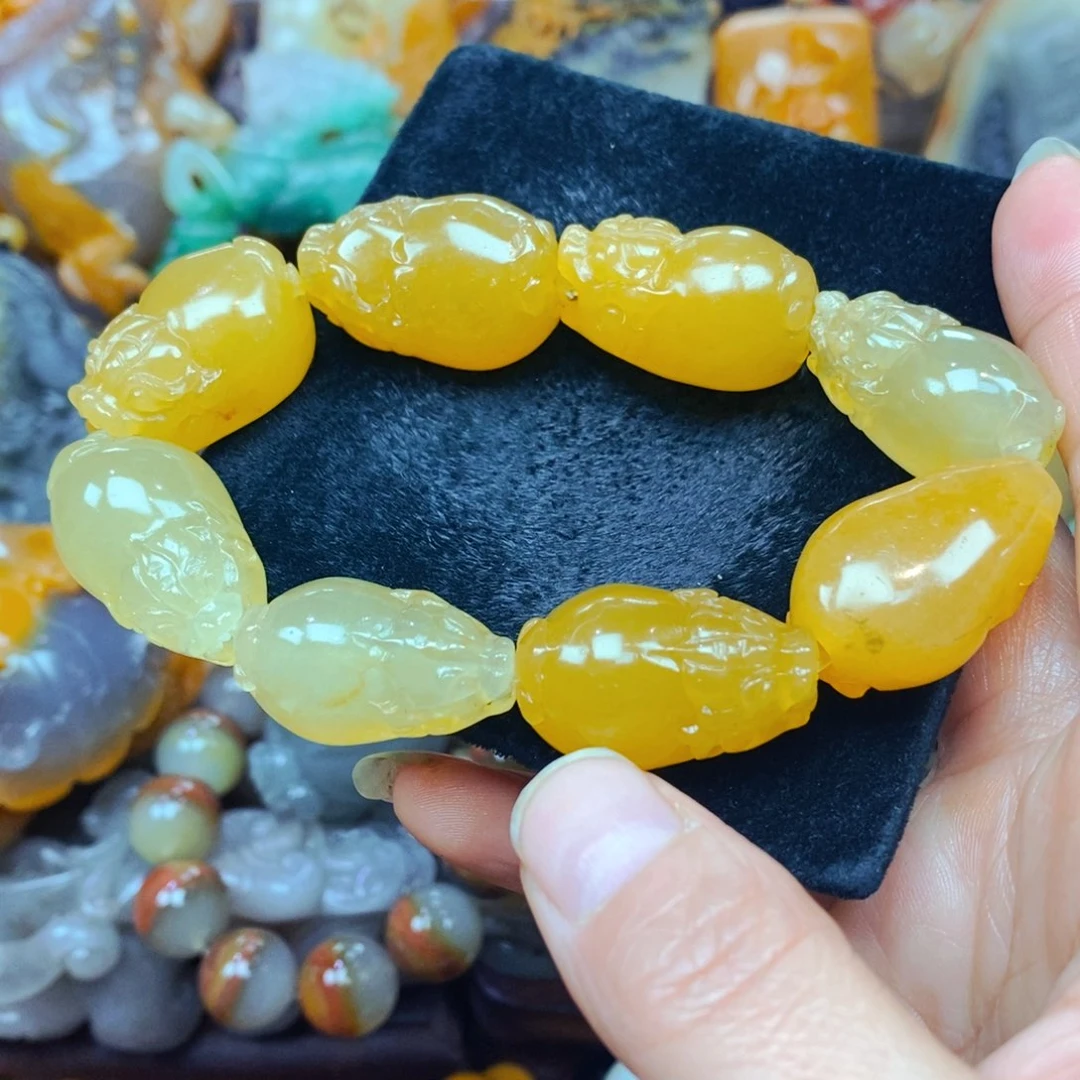 未镶嵌石英质玉（黄龙玉）颈饰