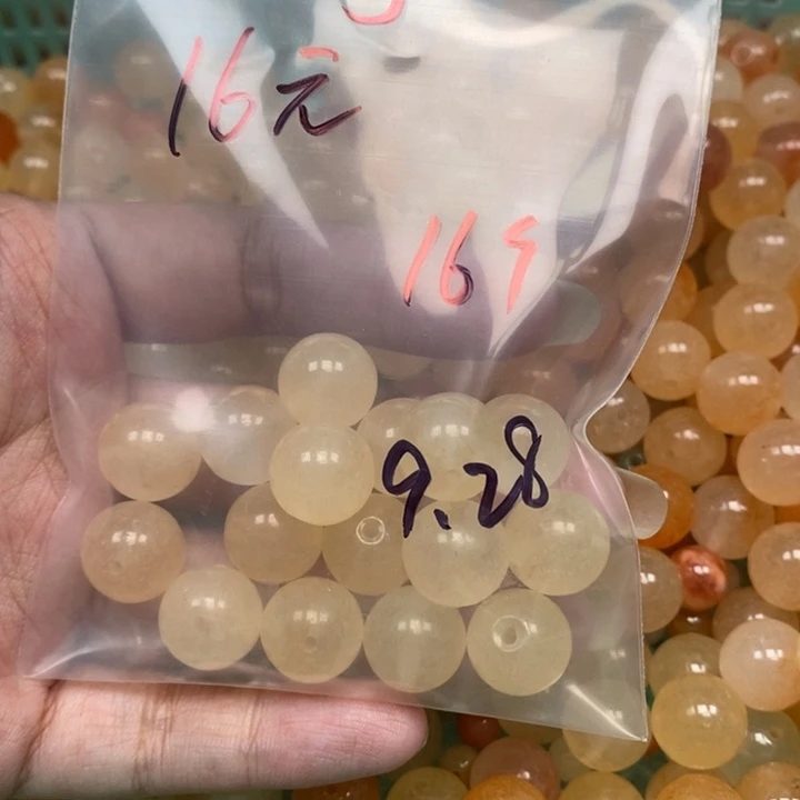 安***了石英岩玉未镶嵌珠宝半成品