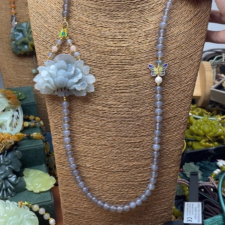 蛇纹石玉未镶嵌吊坠