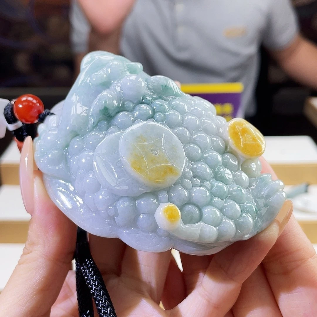 翡翠未镶嵌颈饰摆件