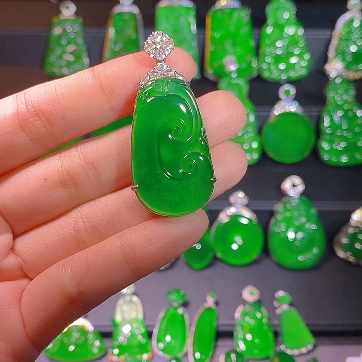 翡翠银S925镶嵌颈饰是