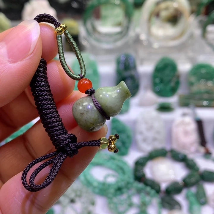 独山玉未镶嵌颈饰