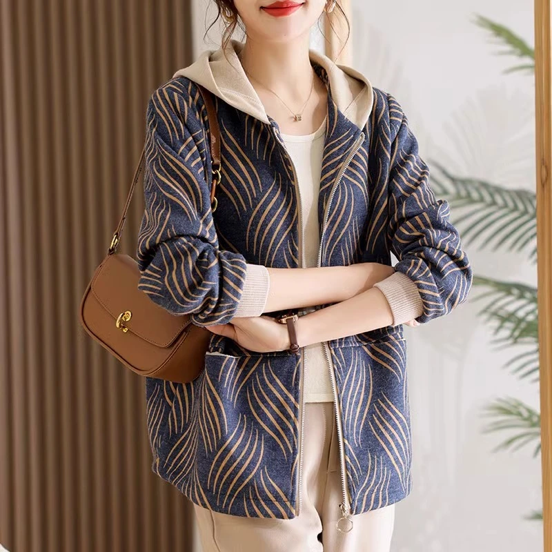 妈妈秋装2025新款连帽外套中年短款休闲上衣中老年女装40岁夹克衫