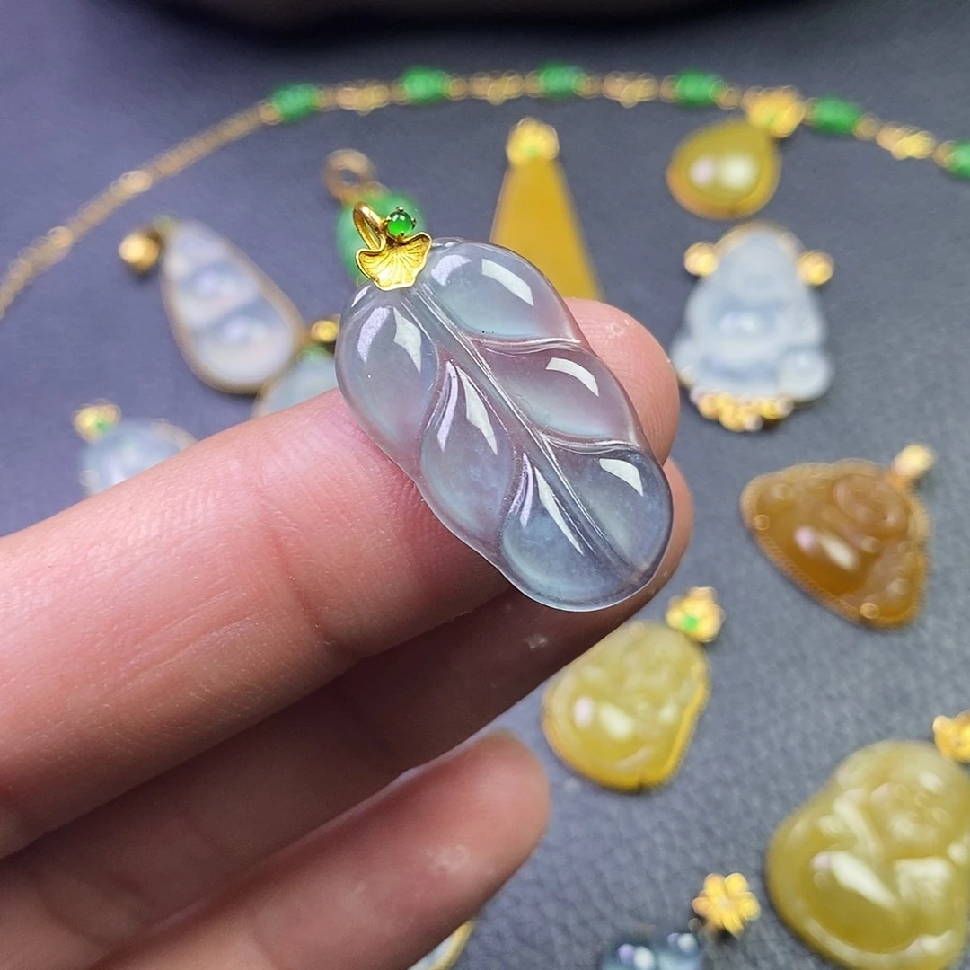 颈饰18K金镶嵌翡翠