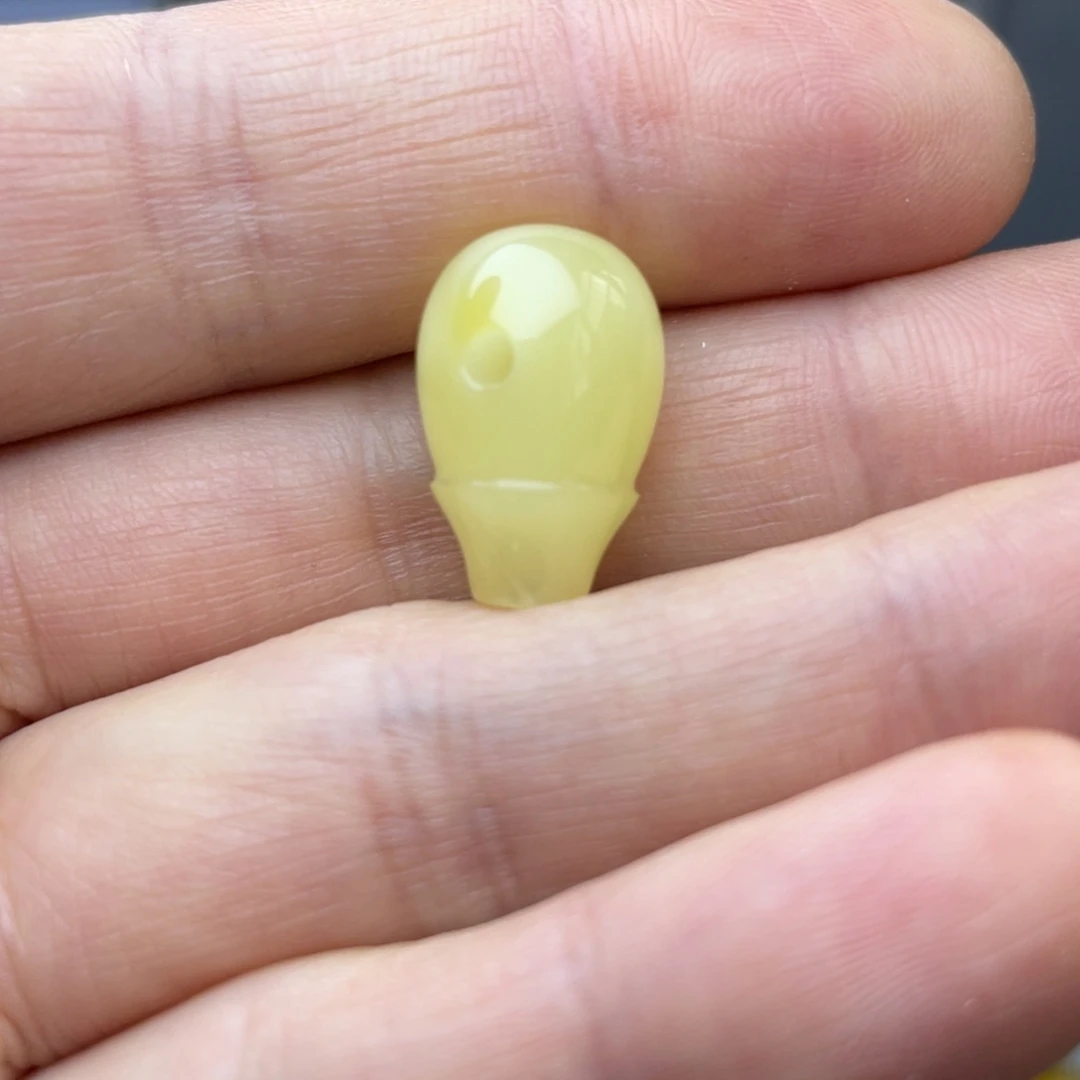 *****蜜蜡未镶嵌裸石三通一颗对孔约11.8毫米