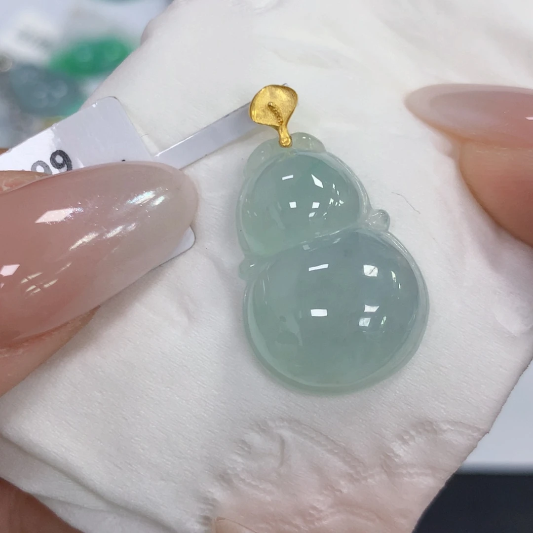 颈饰18K金镶嵌翡翠